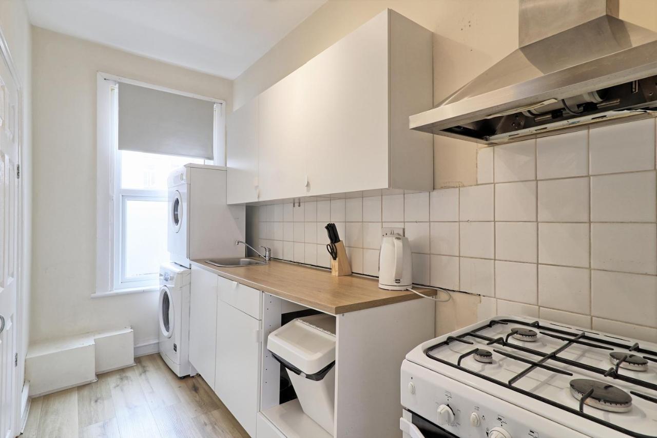 Lovely 1-Bedroom Condo Near The Sea Front Southend-on-Sea Exterior photo
